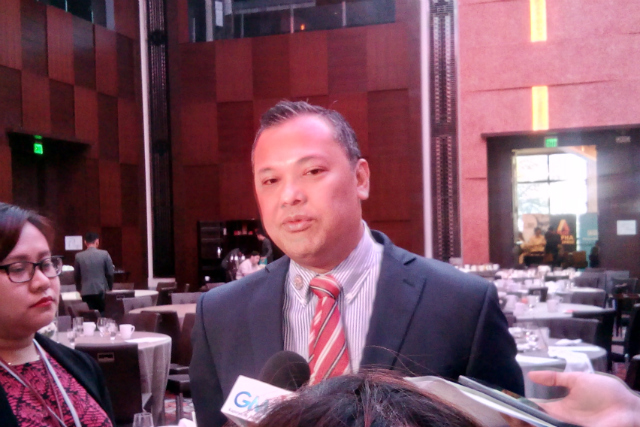 HIGHER WAGES. Bureau of Internal Revenue (BIR) Deputy Commissiner Jesus Clint Aranas seeks for the bureau to be exempted from the Salary Standardization Law. Photo by Aika Rey/Rappler  